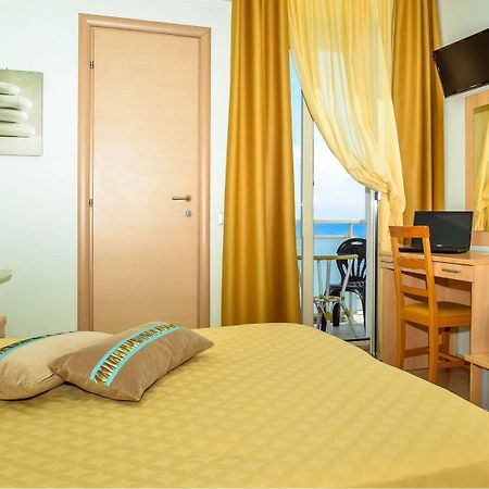 Hotel Caggiari Сенигаллия Экстерьер фото