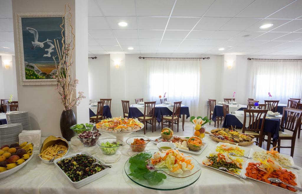 Hotel Caggiari Сенигаллия Экстерьер фото