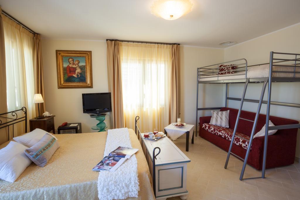 Hotel Caggiari Сенигаллия Экстерьер фото