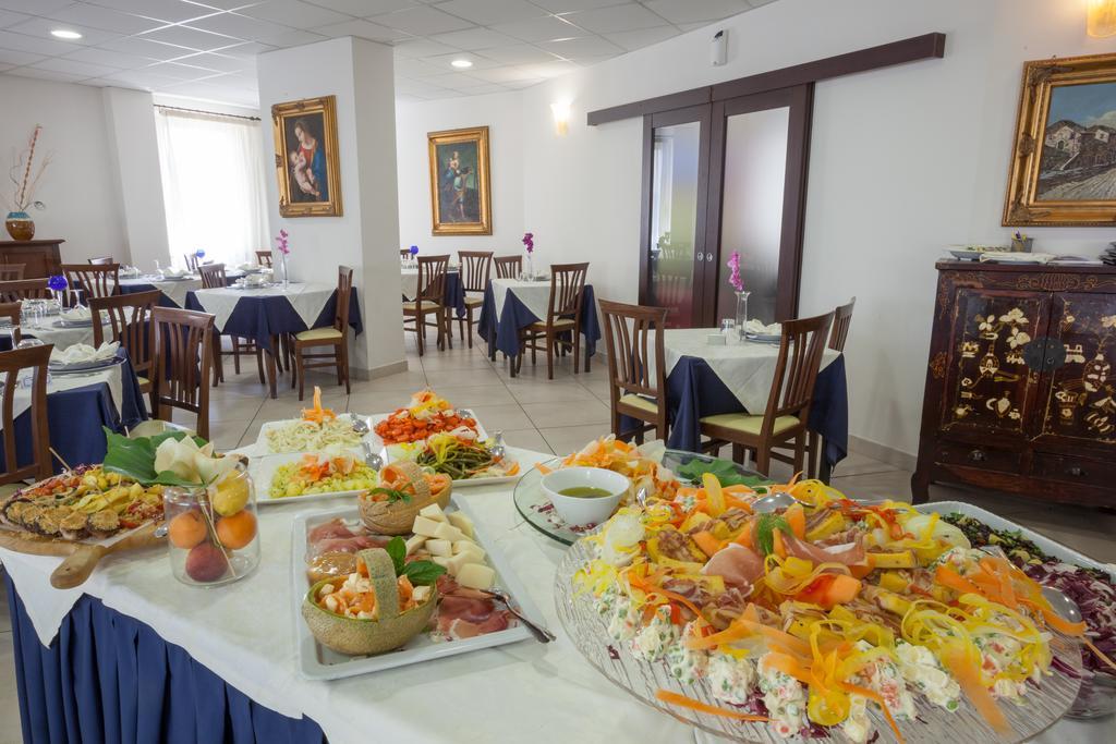 Hotel Caggiari Сенигаллия Экстерьер фото