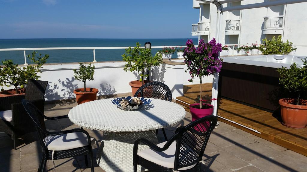 Hotel Caggiari Сенигаллия Экстерьер фото