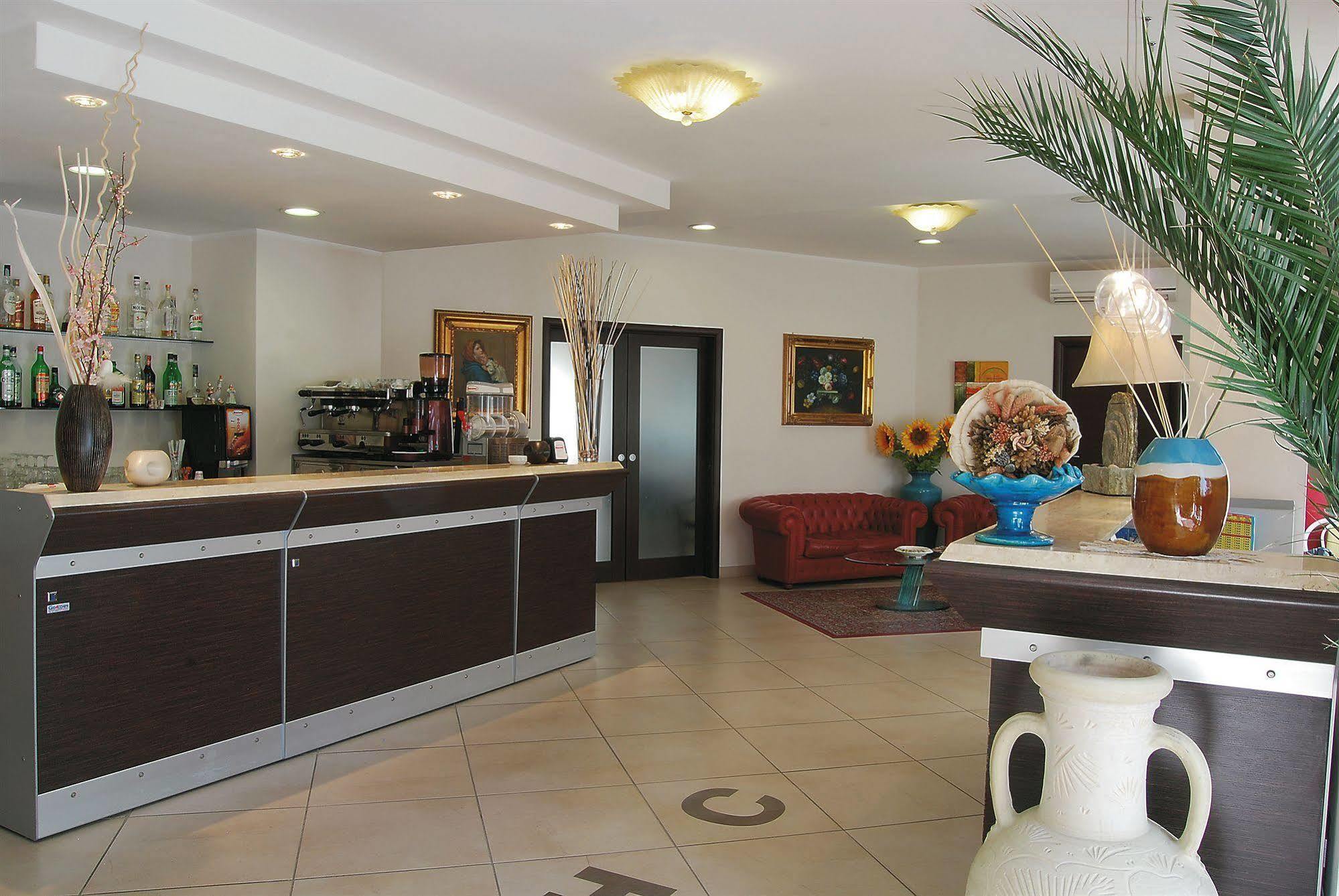 Hotel Caggiari Сенигаллия Экстерьер фото