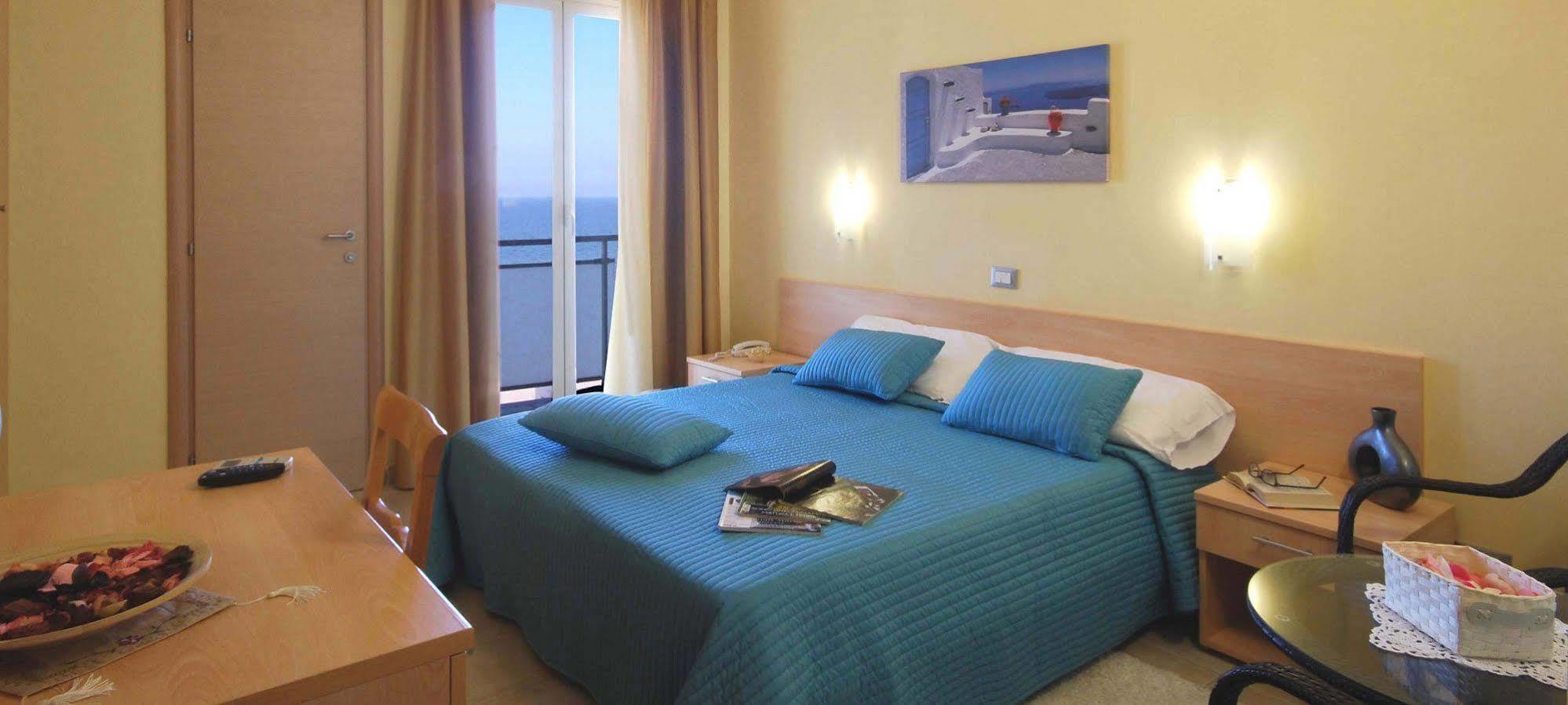 Hotel Caggiari Сенигаллия Экстерьер фото
