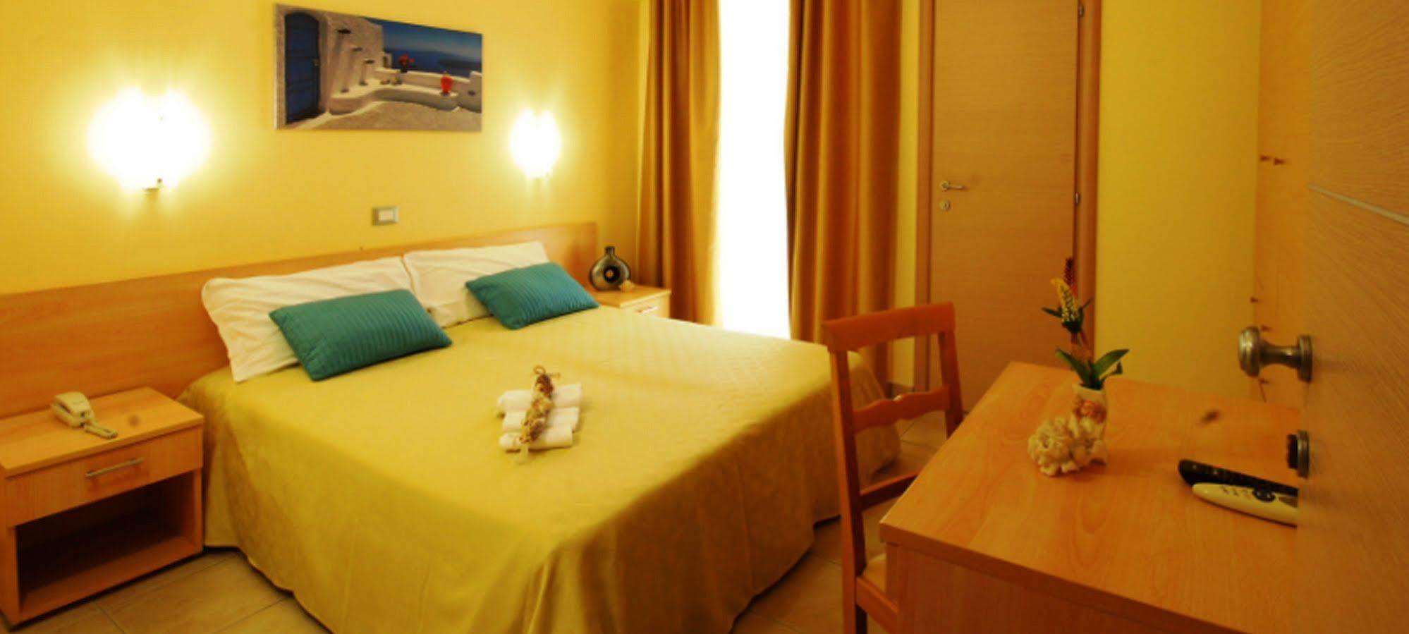 Hotel Caggiari Сенигаллия Экстерьер фото