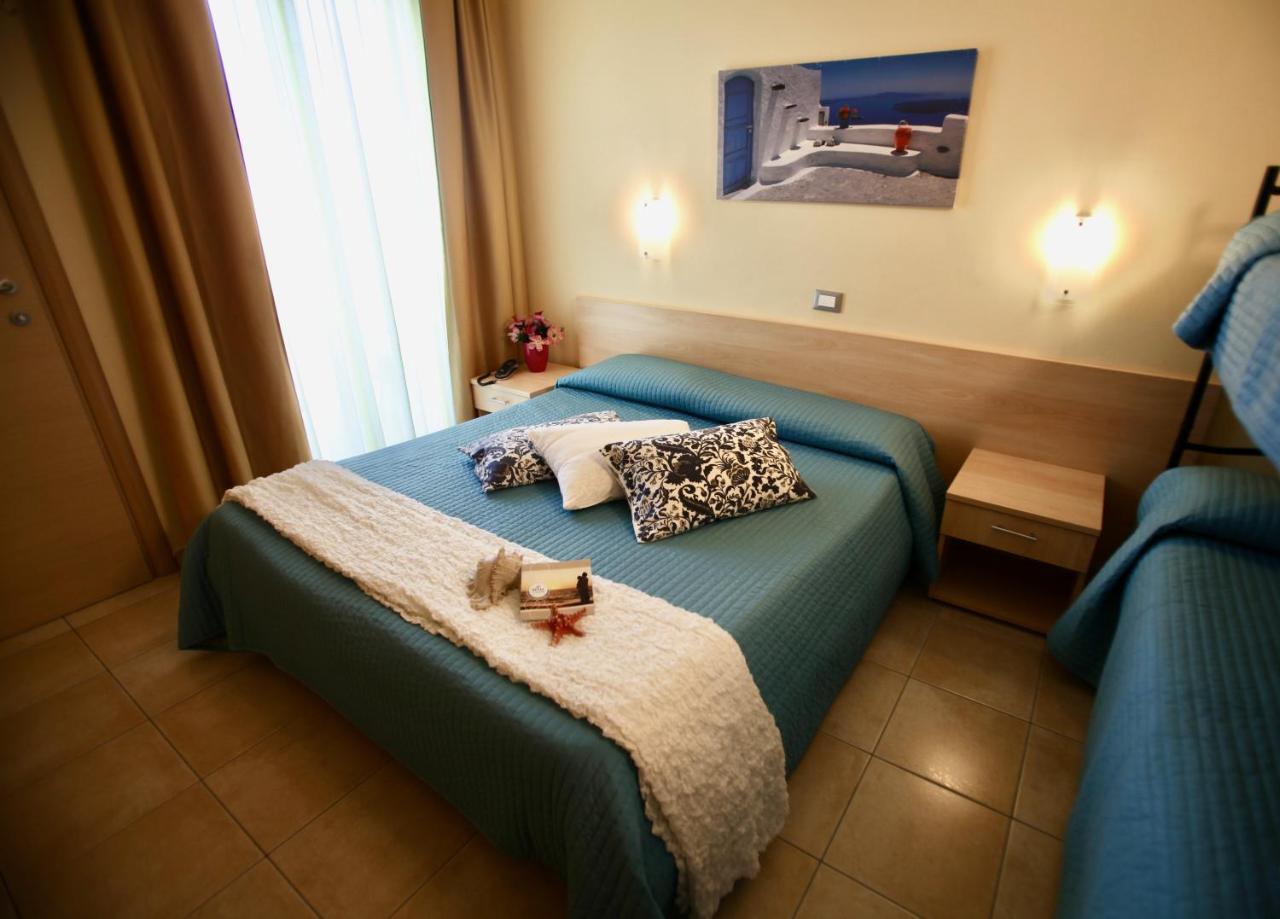 Hotel Caggiari Сенигаллия Экстерьер фото