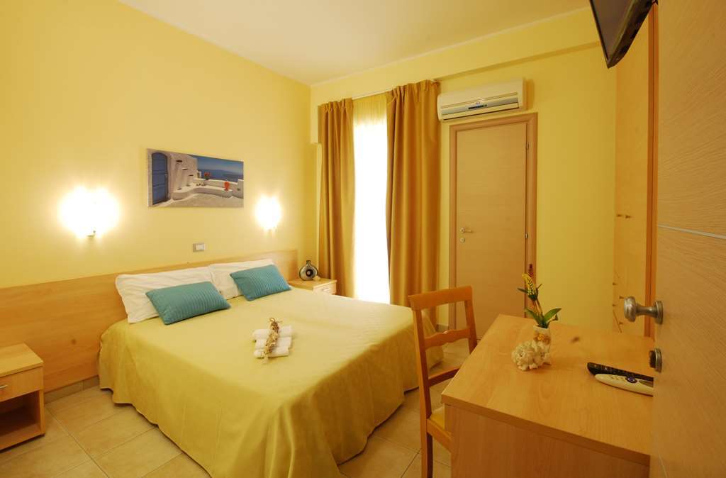 Hotel Caggiari Сенигаллия Номер фото