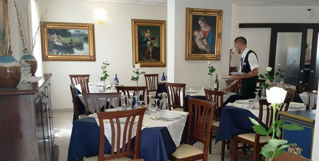 Hotel Caggiari Сенигаллия Ресторан фото